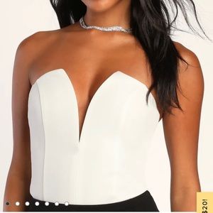 NWOT Lulu’s Babe Alert Ivory Notched Strapless Bodysuit